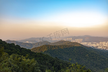 广州塔旅游摄影照片_登山下午白云山山上俯瞰摄影图配图