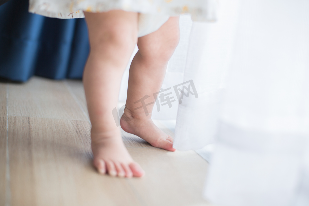 宝宝什么时候开始学走路好？（宝宝学走路的常见误区&教宝宝学走路的正确方法） | 美国妈妈网