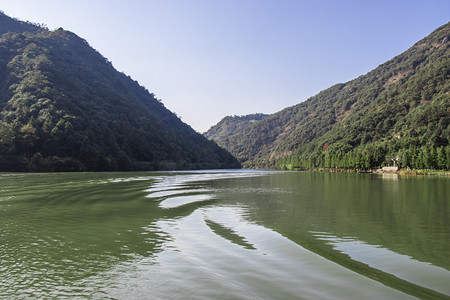 湖水山峰下午湖水水库无摄影图配图