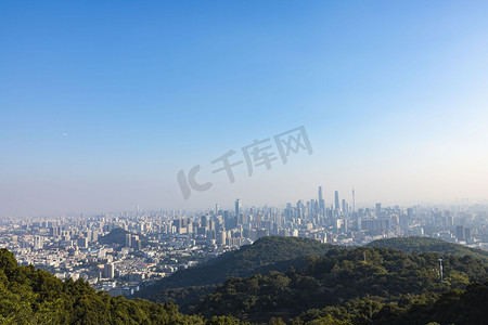 广州塔旅游摄影照片_城市上午山顶登山俯瞰摄影图配图