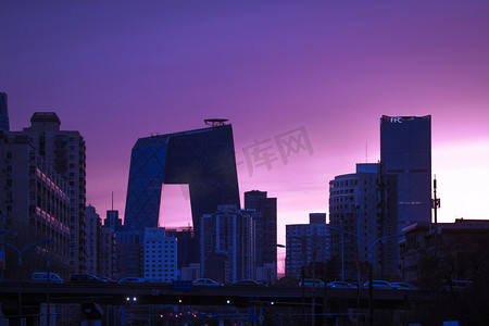 北京地标建筑傍晚国贸CBD建筑户外地标夜景打卡摄影图配图