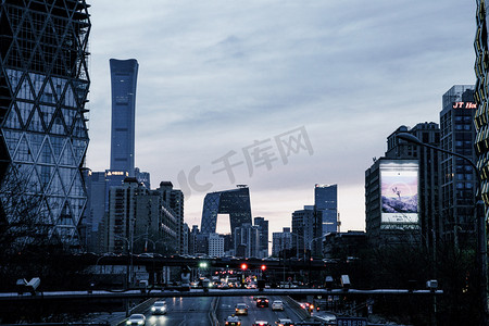 现代化建筑摄影照片_北京地标傍晚国贸CBD户外地标打卡摄影图配图