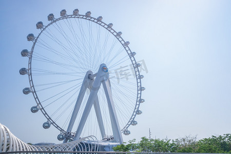 滨海文化公园摄影照片_深圳城市建筑摩天轮晴天摄影图配图