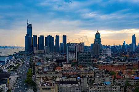 武汉城市建筑群夕阳日落建筑群江汉路航拍摄影图配图