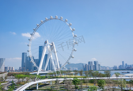 现代建筑摄影照片_深圳摩天轮城市建筑滨海公园摄影图配图