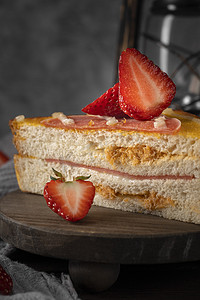 烘焙蛋糕广告图摄影照片_草莓三明治烘焙面包特写摄影图配图