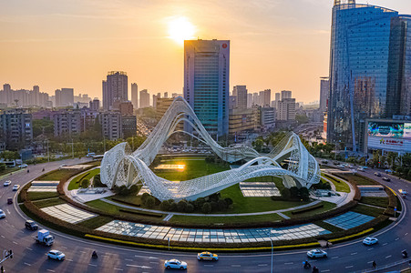 晴天摄影照片_武汉城市建筑晴天建筑光谷广场俯拍摄影图配图