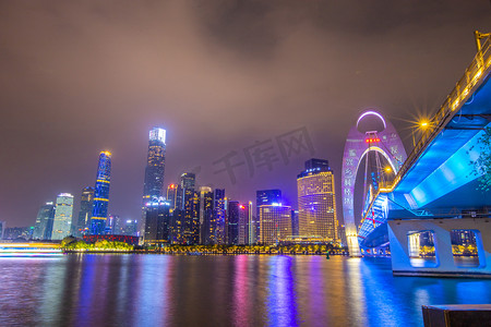 宣传大气摄影照片_广州夜景猎德大桥珠江新城车流摄影图配图