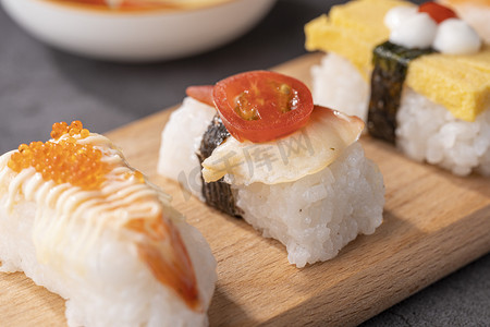 日式小吃美食特色寿司摄影图配图