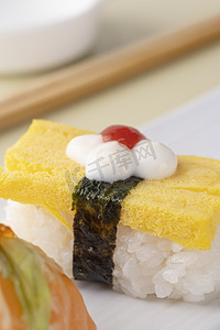 清新日式美食小吃寿司摄影图配图