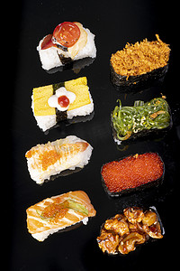 传统日式花朵图案摄影照片_日式美食小吃寿司摆拍摄影图配图