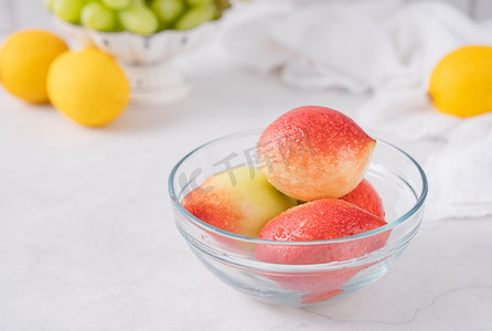 桃驳李水果鲜果桃子食品摄影图配图