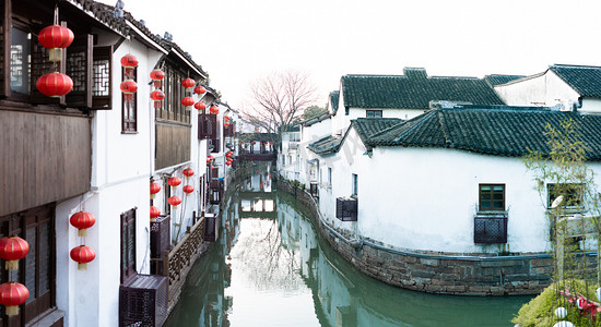 中式古典圆摄影照片_苏州白天春天山塘街空镜户外景点打卡游玩摄影图配图