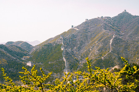 北京周边景点白天居庸关长城户外空镜景点打卡摄影图配图