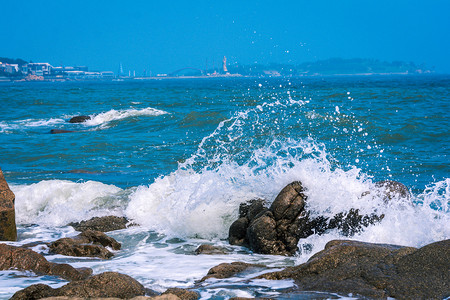 海滩夕阳海边沙滩游玩摄影图配图