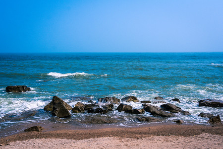大海黄昏海滩海边拍打摄影图配图