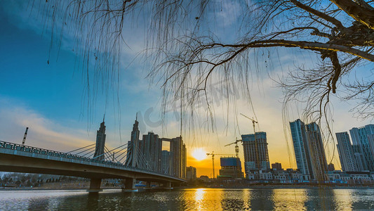 城市宣传片摄影照片_北京通州玉带河桥日落晚霞霞光实拍城市