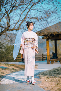 文艺日系人像白天和服少女户外日系建筑撑伞走路摄影图配图美女