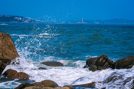 海滩傍晚大海海边游玩摄影图配图