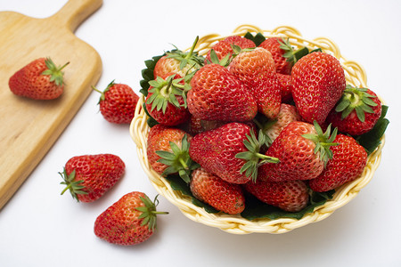 果实白天草莓室内美食摆拍摄影图配图