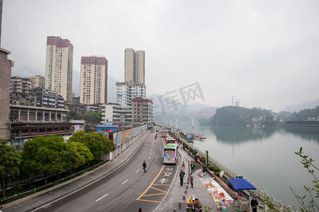 马路下午车流道路运输摄影图配图