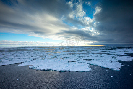 极昼摄影照片_海冰极昼冰大海旅游摄影图配图