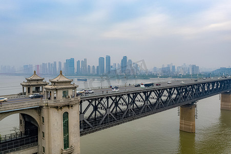 晴天摄影照片_武汉城市建筑晴天建筑地标长江大桥俯拍摄影图配图