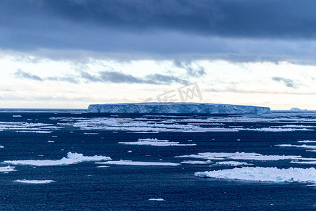 南极极昼冰山南极旅游摄影图配图