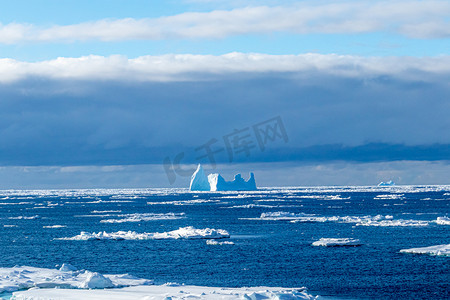极摄影照片_海冰极昼海冰大海旅游摄影图配图