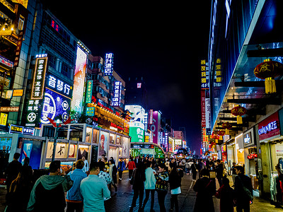 湖南长沙黄兴南路步行街夜景摄影图配图