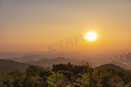 广州街摄影照片_景观傍晚白云山白云区街拍摄影图配图