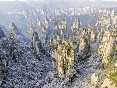 湖南张家界石峰冬天雪景摄影图配图