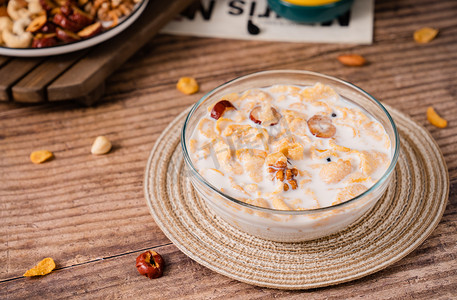 牛奶坚果玉米片食品早餐摄影图配图