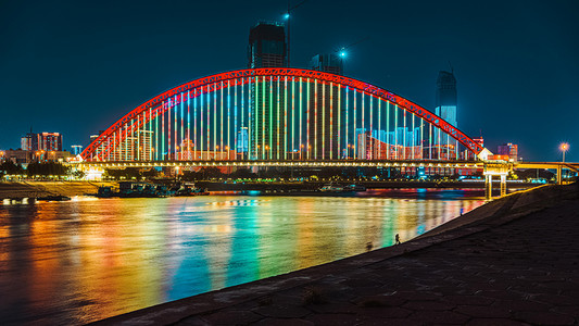 武汉城市地标夜晚地标晴川桥俯拍摄影图配图