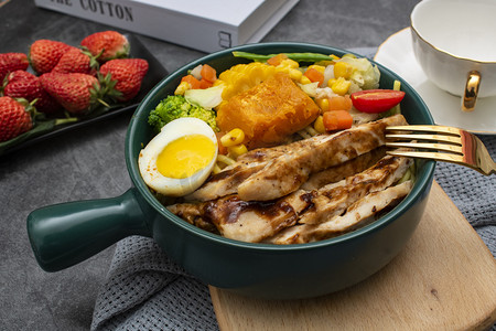 沙拉美食白天减脂餐室内,美食摆拍摄影图配图