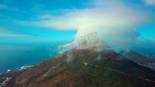 蓝天高清摄影照片_高清城市山脉风景高空无人机航拍实拍