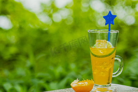 橙汁饮摄影照片_橙汁果汁果饮冷饮饮品摄影图配图