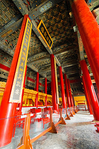 古代建筑白天帝王庙红柱子庙宇空镜摄影图配图