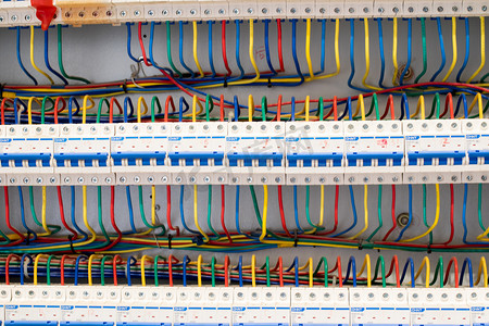 蓝色红色绿色摄影照片_电源室内电线开关总闸静物摄影图配图