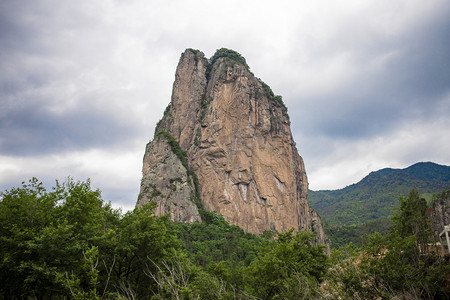 一座山峰下午山峰山里无摄影图配图