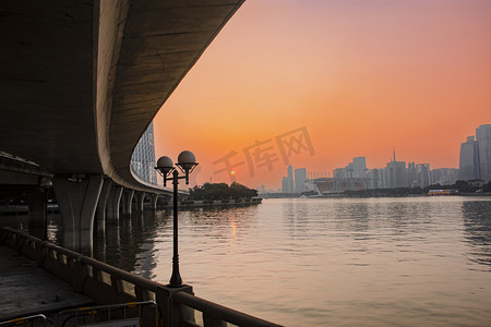 广州珠江猎德大桥日落傍晚摄影图配图