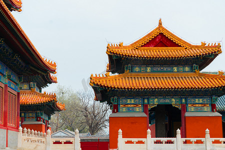 中式建筑建筑摄影照片_北京地标建筑白天古建筑帝王庙空镜摄影图配图