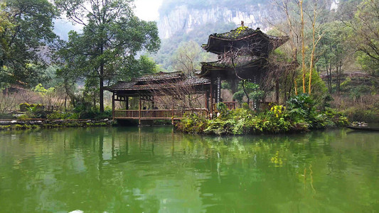 遇见仙境摄影照片_中国风古风池塘雨庭连廊人间仙境