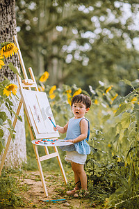 儿童户外白天夏天小女孩公园画画摄影图配图
