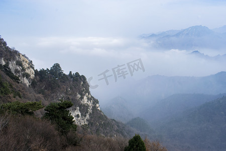 风景早晨山峰高山静态摄影图配图