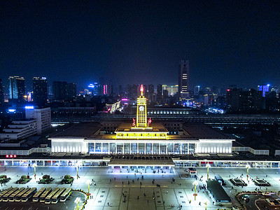 湖南长沙火车站夜景灯光摄影图配图