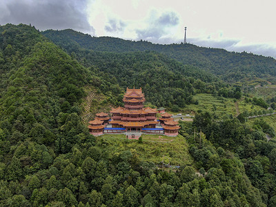 航拍湖南洪江山中古寺庙摄影图配图