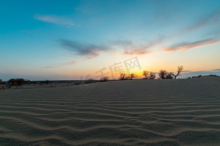 摄影效果摄影照片_沙漠纹理日落沙漠室外旅游摄影图配图