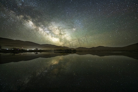沙漠银河夜晚银河室外旅游摄影图配图