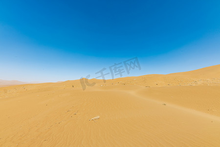 清晰与不清晰对比摄影照片_沙漠素材上午沙漠室外旅游摄影图配图